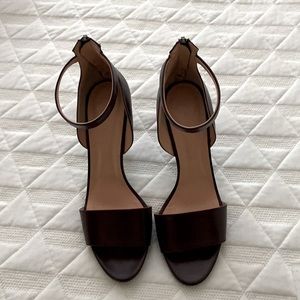 Beautiful Jill Stuart Burgundy heels, in excellent condition.